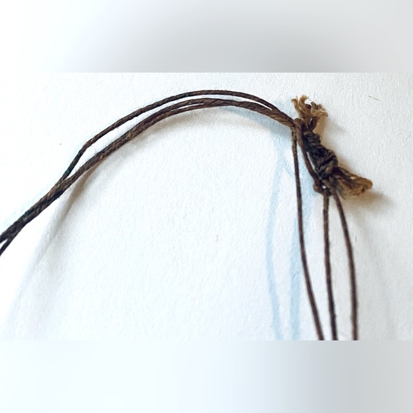 Freshwater pearl necklace with leather accent - Picture 6 of 7